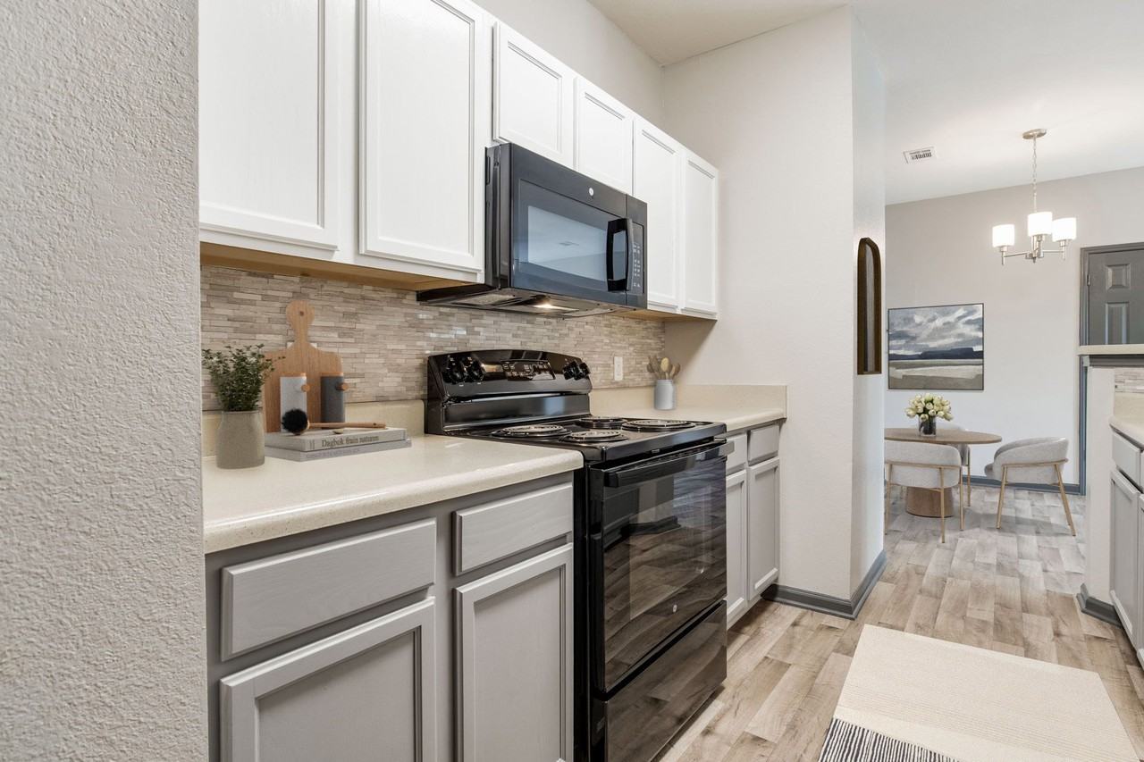 Majestic Oaks - Photo 5 of 50