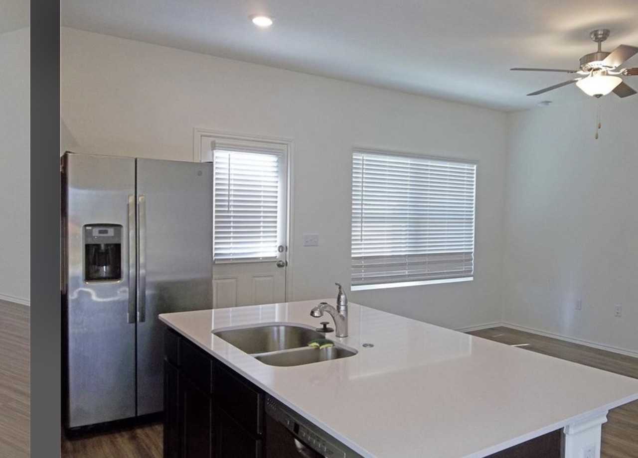 15209 Spruce Frost Cv Unit A - Photo 6 of 40