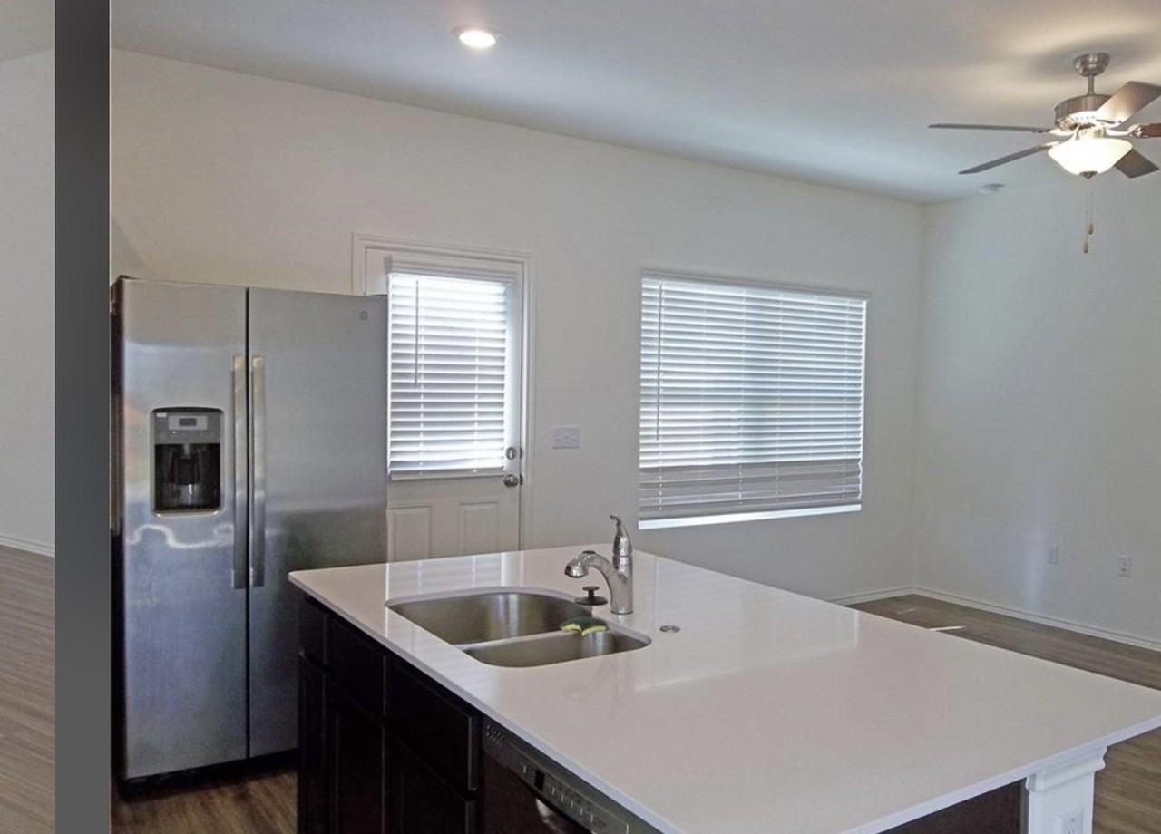 15209 Spruce Frost Cv Unit A - Photo 4 of 40