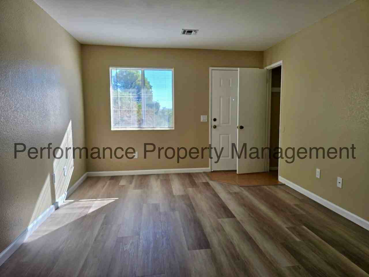 840 East Ridgecrest Boulevard #27 - Photo 7 of 12