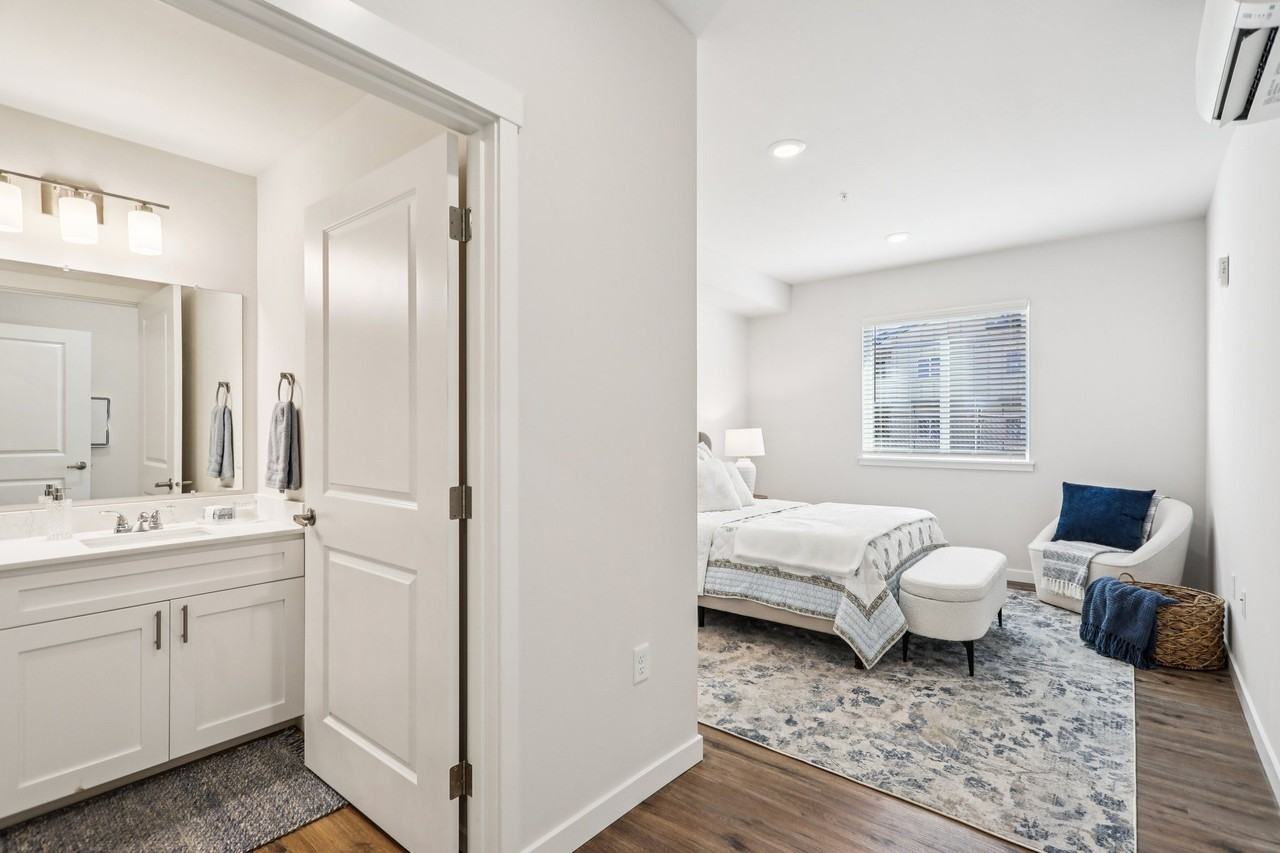 East Town Crossing - Photo 4 of 45