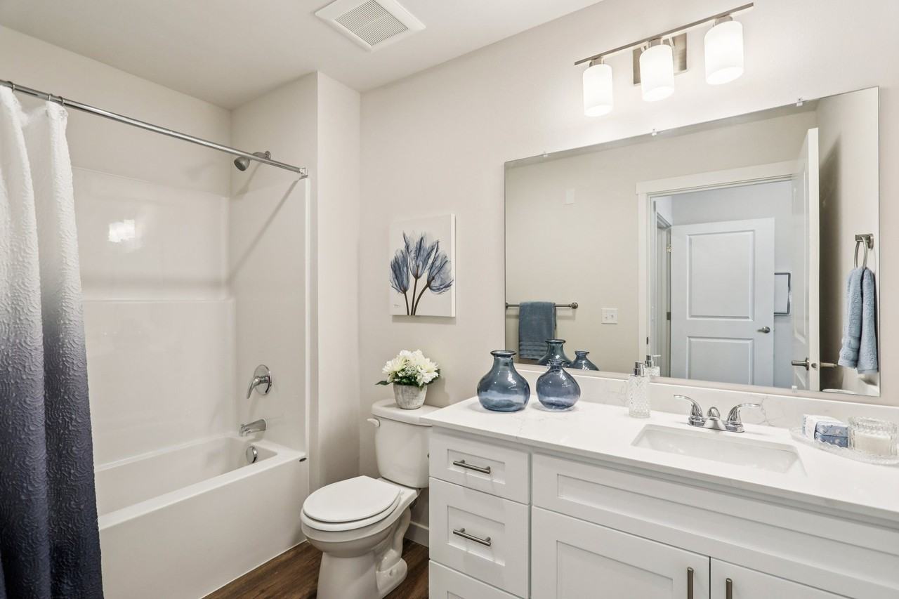 East Town Crossing - Photo 5 of 45