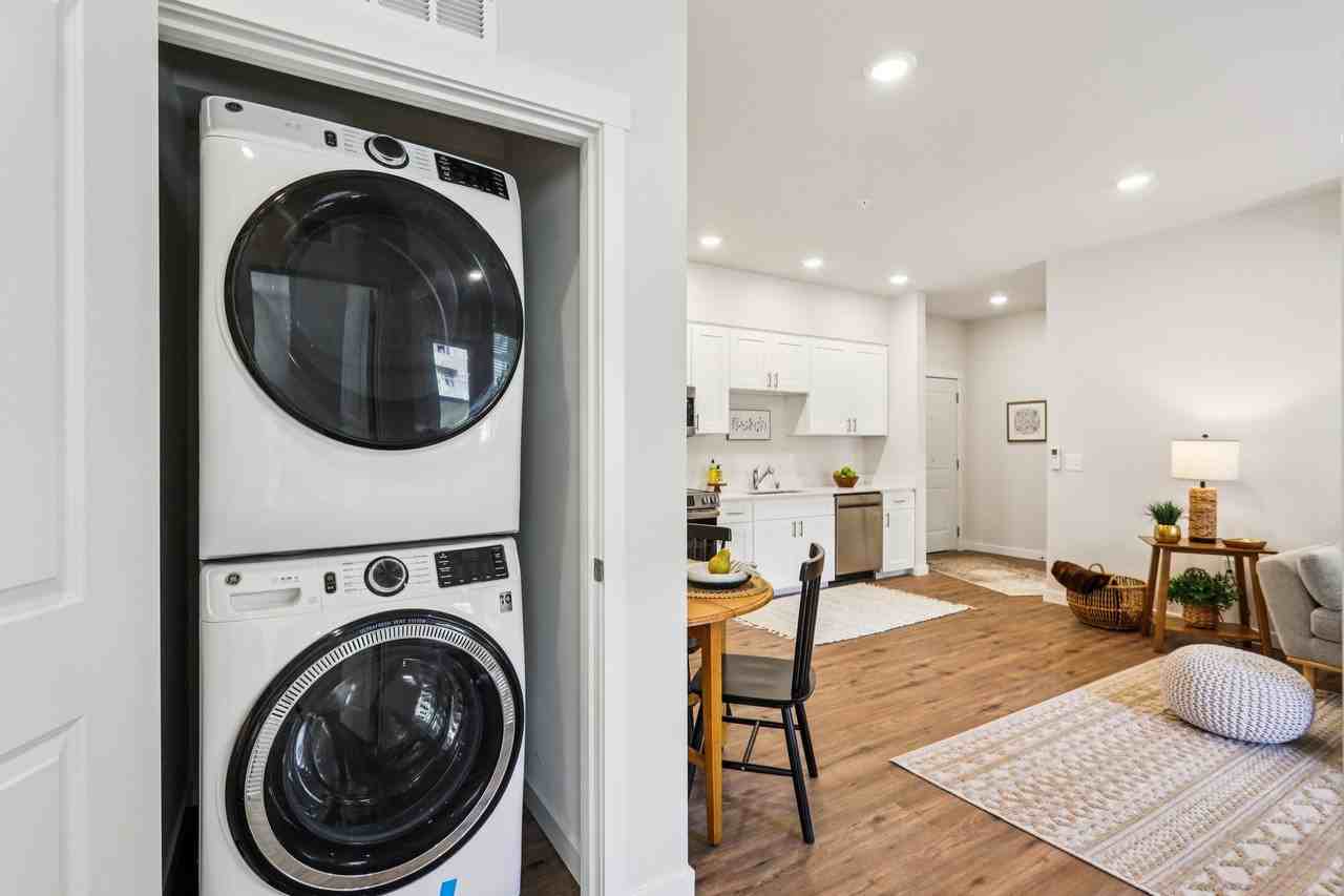 East Town Crossing - Photo 7 of 45