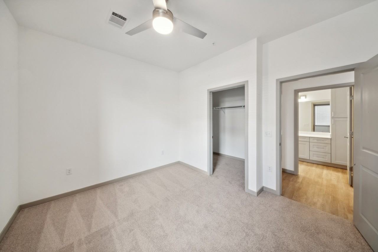 Ascend at Pena Station - Photo 6 of 17