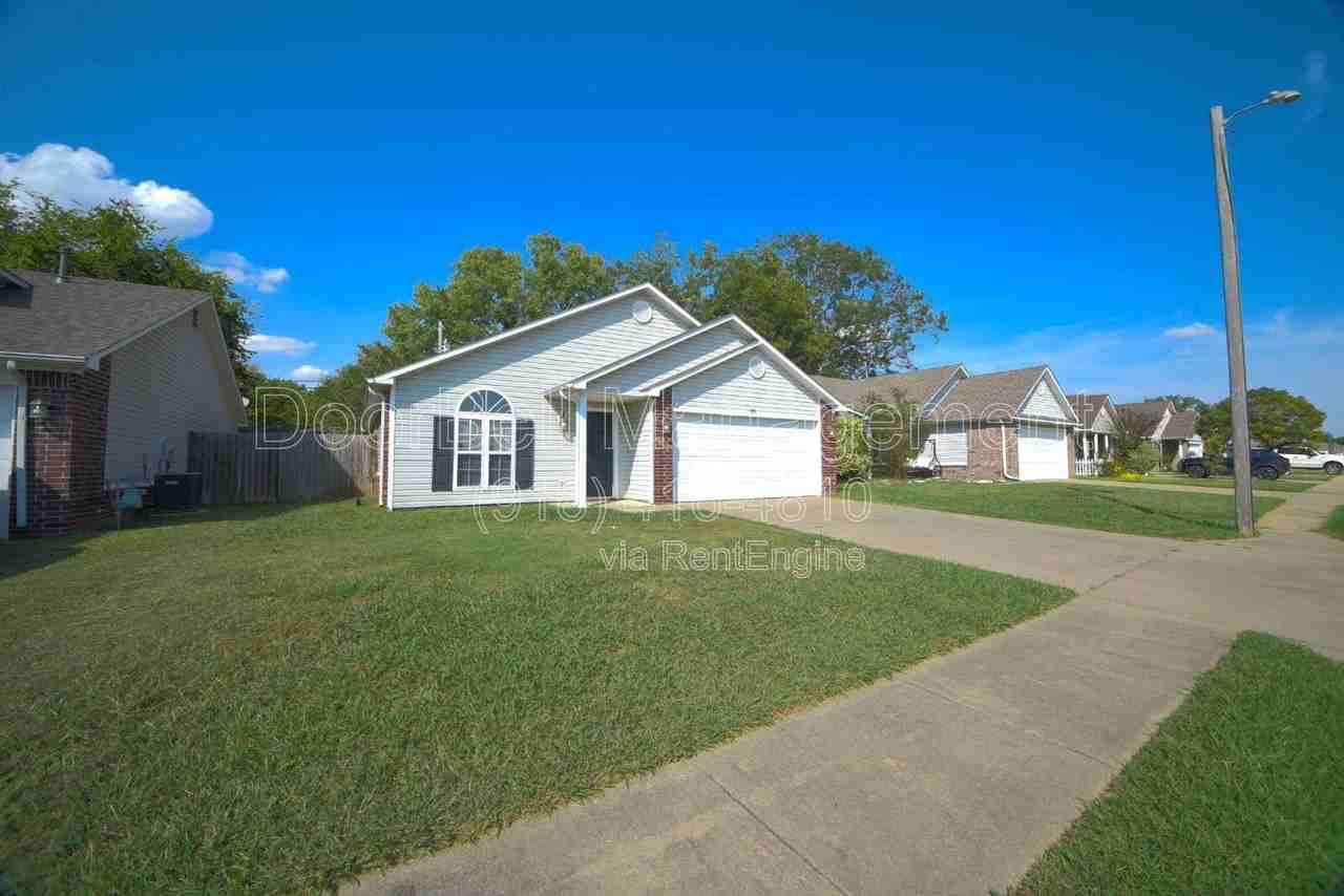 89 W Fairlane Ct - Photo 3 of 23