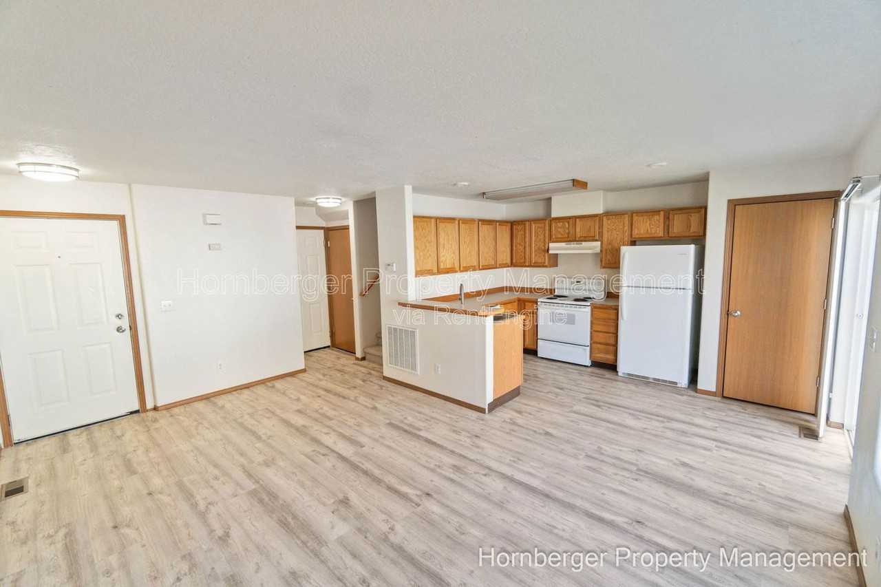 1409 E Gilbert Ave - Photo 3 of 12