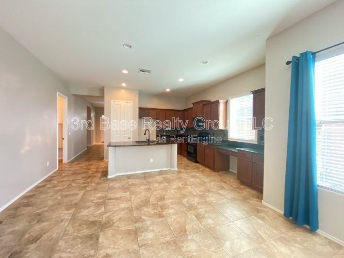 4442 N Jackson Ct - Photo 3 of 42