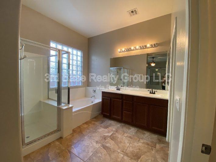 4442 N Jackson Ct - Photo 7 of 42