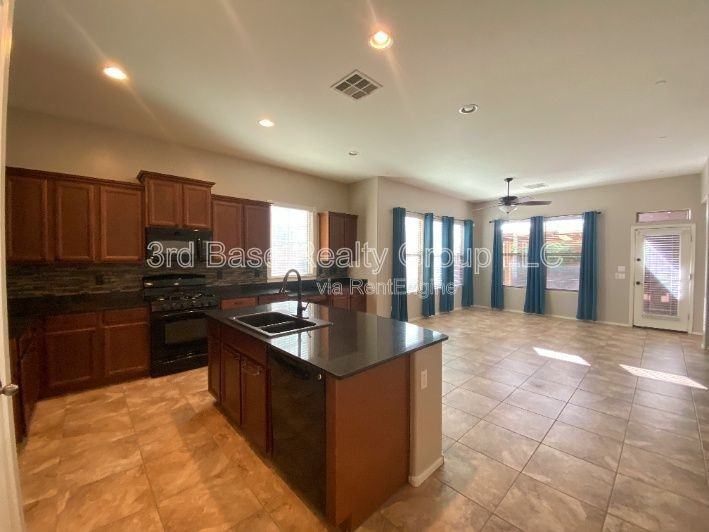 4442 N Jackson Ct - Photo 2 of 42