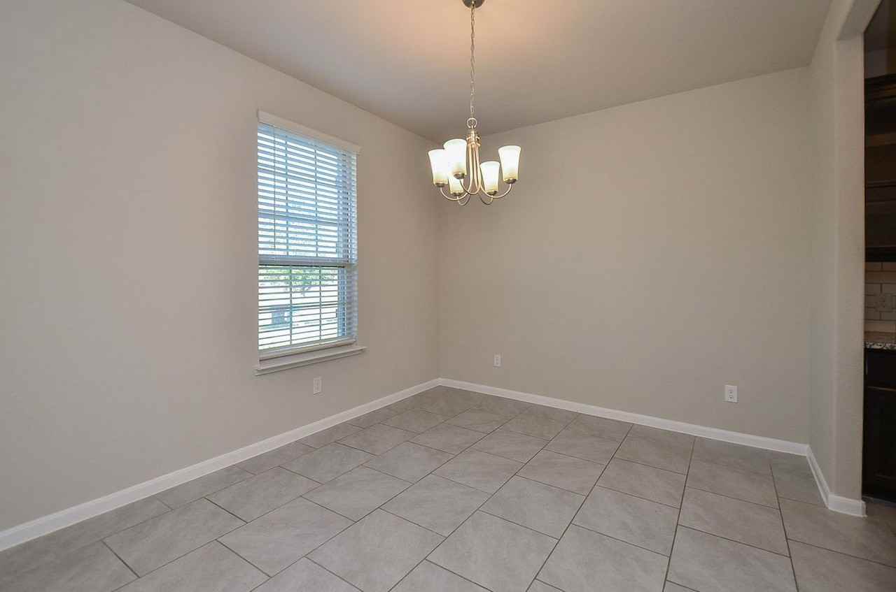 4015 Prairie Landing Ln - Photo 7 of 32