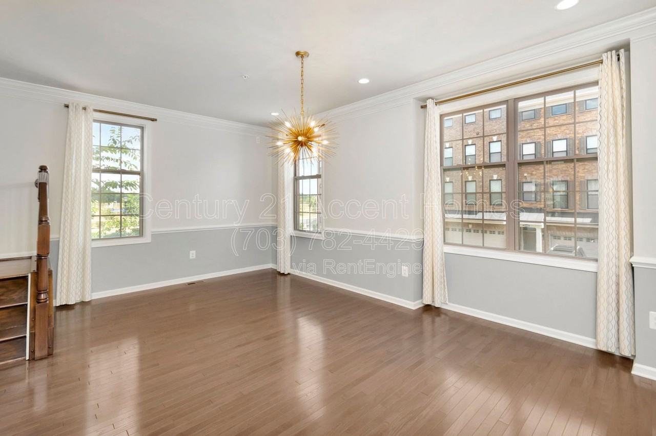 22447 Norwalk Sq - Photo 7 of 35