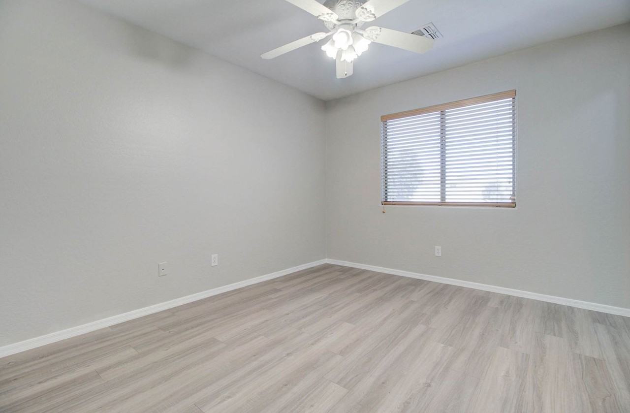 2026 E County Down Dr - Photo 5 of 50