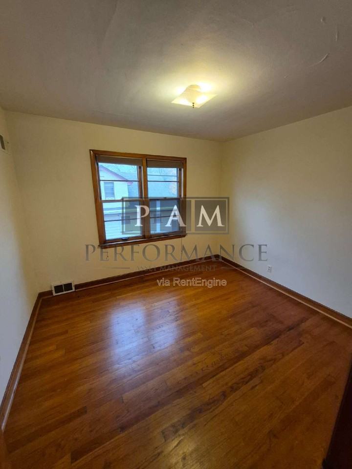 328 N 68th St - Photo 7 of 15