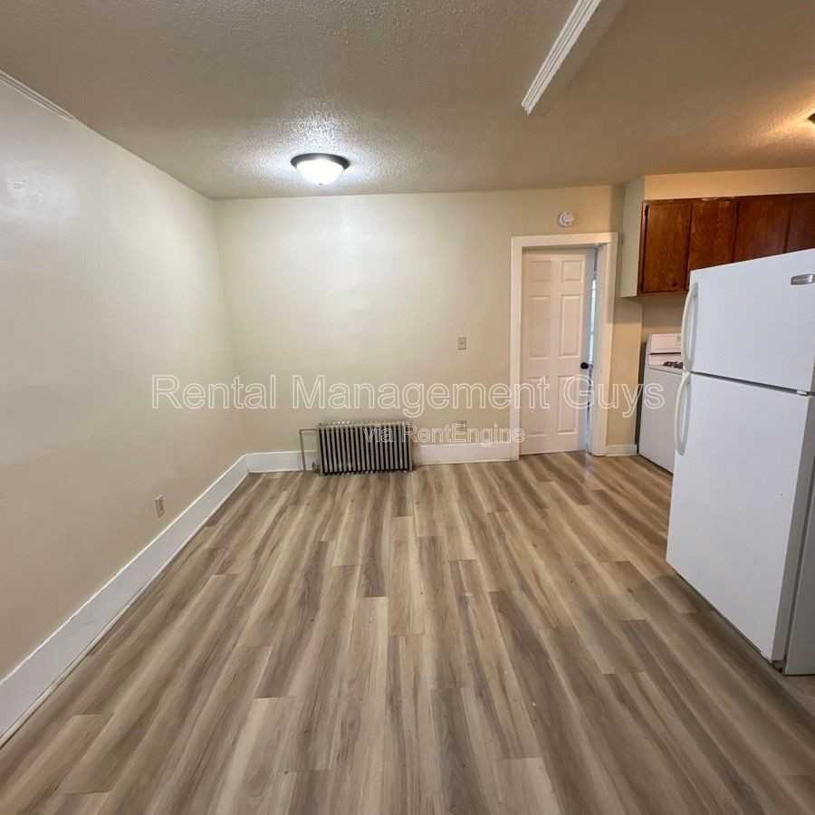 65 George St W #3 - Photo 2 of 10