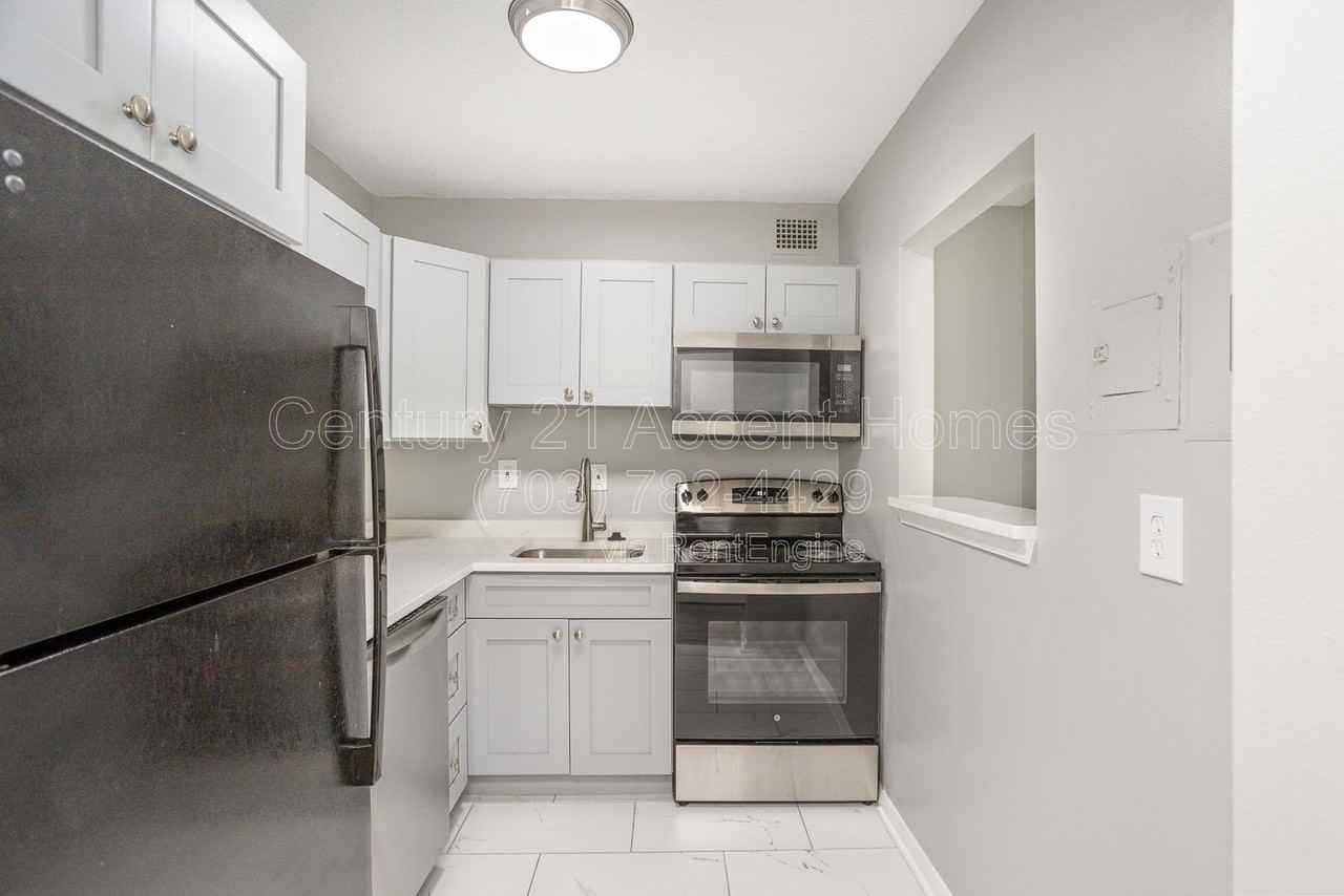 2059 Huntington Avenue #510 - Photo 6 of 35