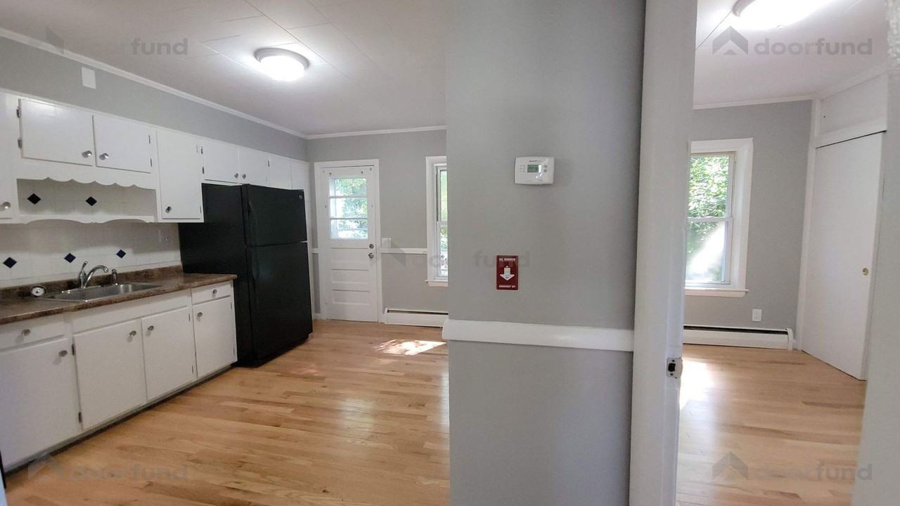 65 Charlton St #1 - Photo 3 of 26