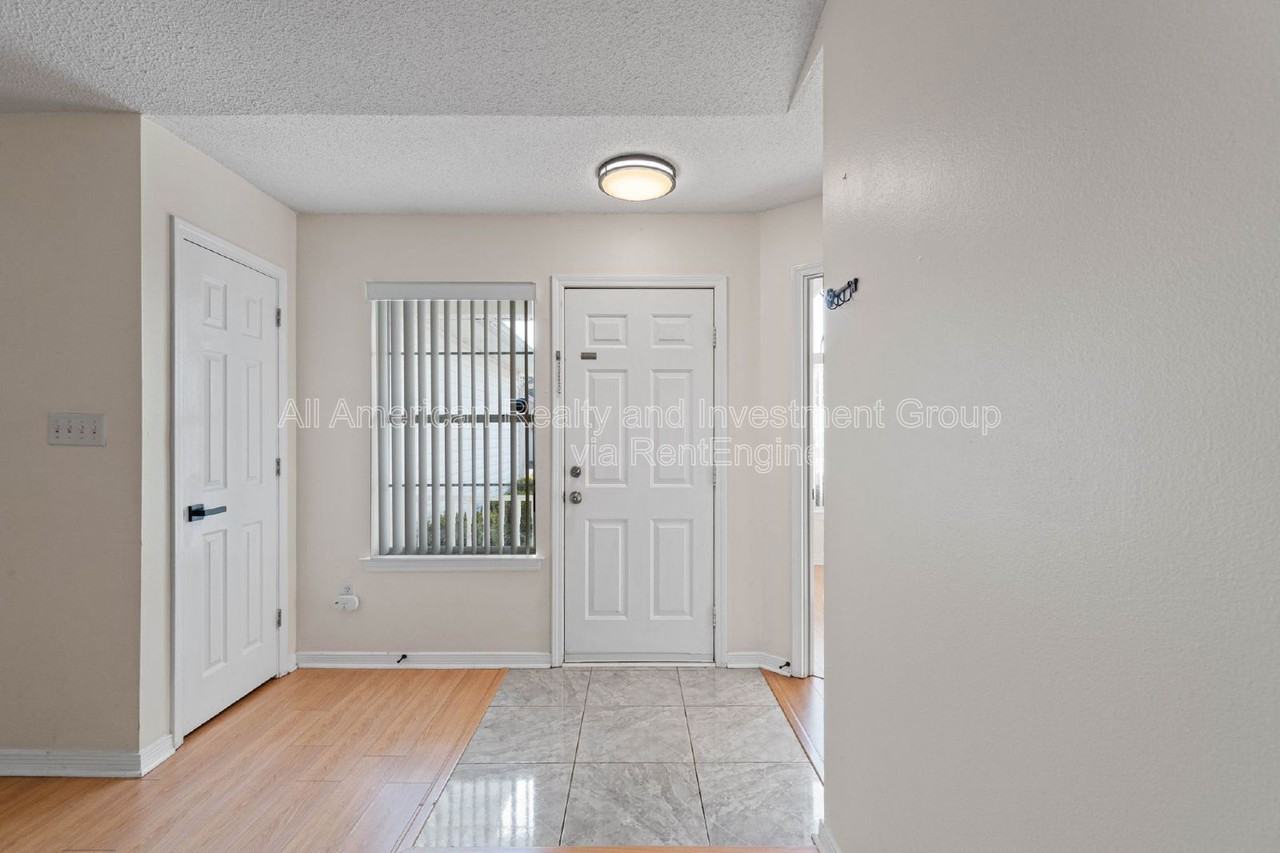 962 John Wayne Circle - Photo 4 of 25