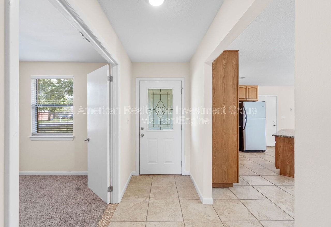 137 Deville Dr - Photo 4 of 22