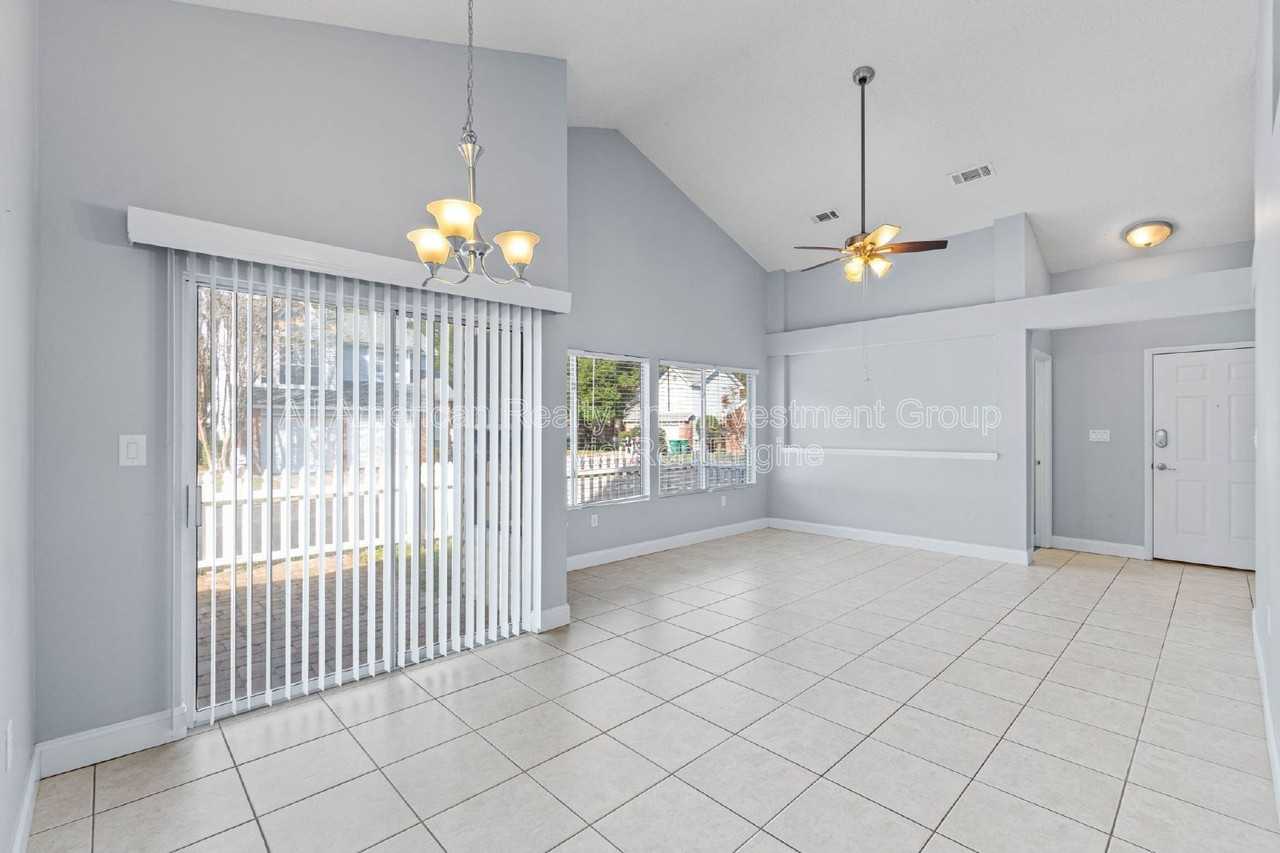 110 Parkwood Drive - Photo 6 of 21