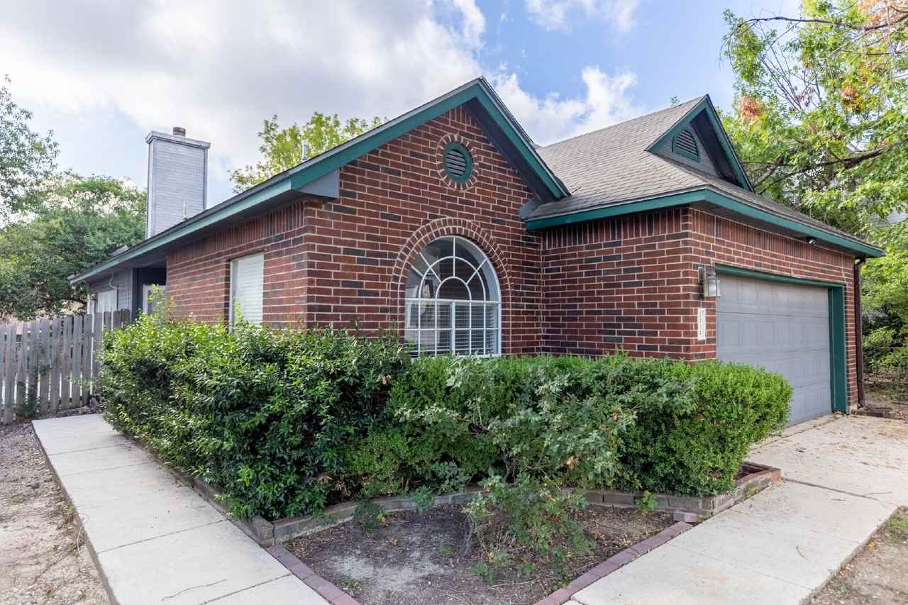 5834 Spring Sq - Photo 3 of 34