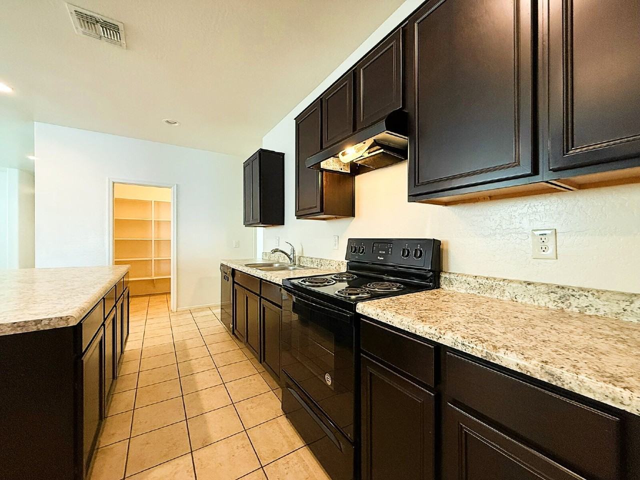 6218 W Laurie Ln - Photo 6 of 34