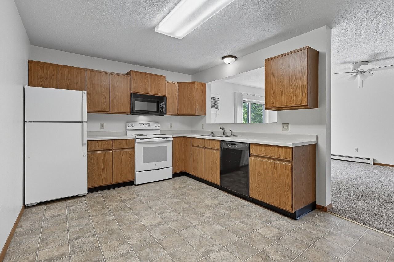 1409 River View Ave #B - Photo 3 of 29