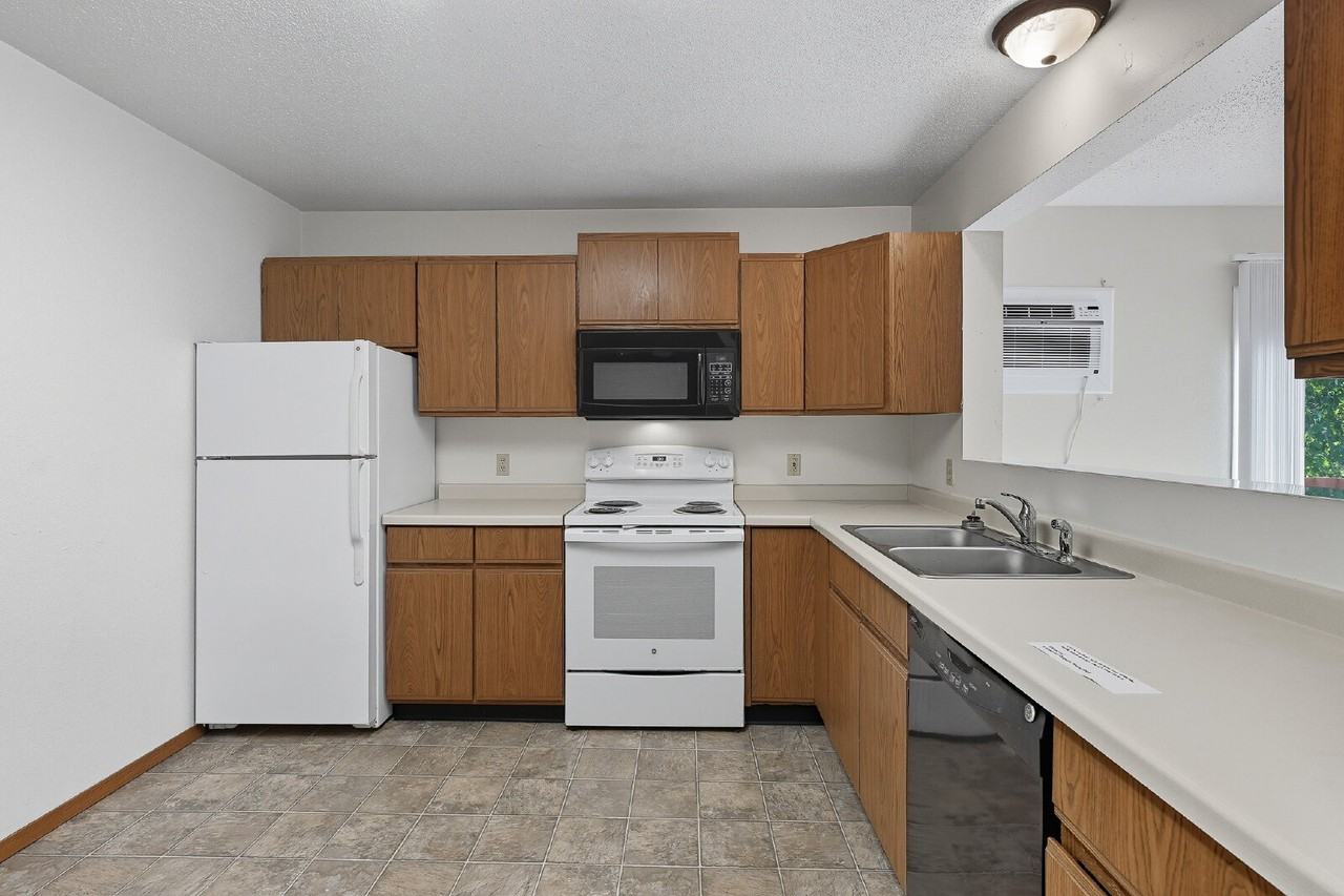 1409 River View Ave #B - Photo 4 of 29