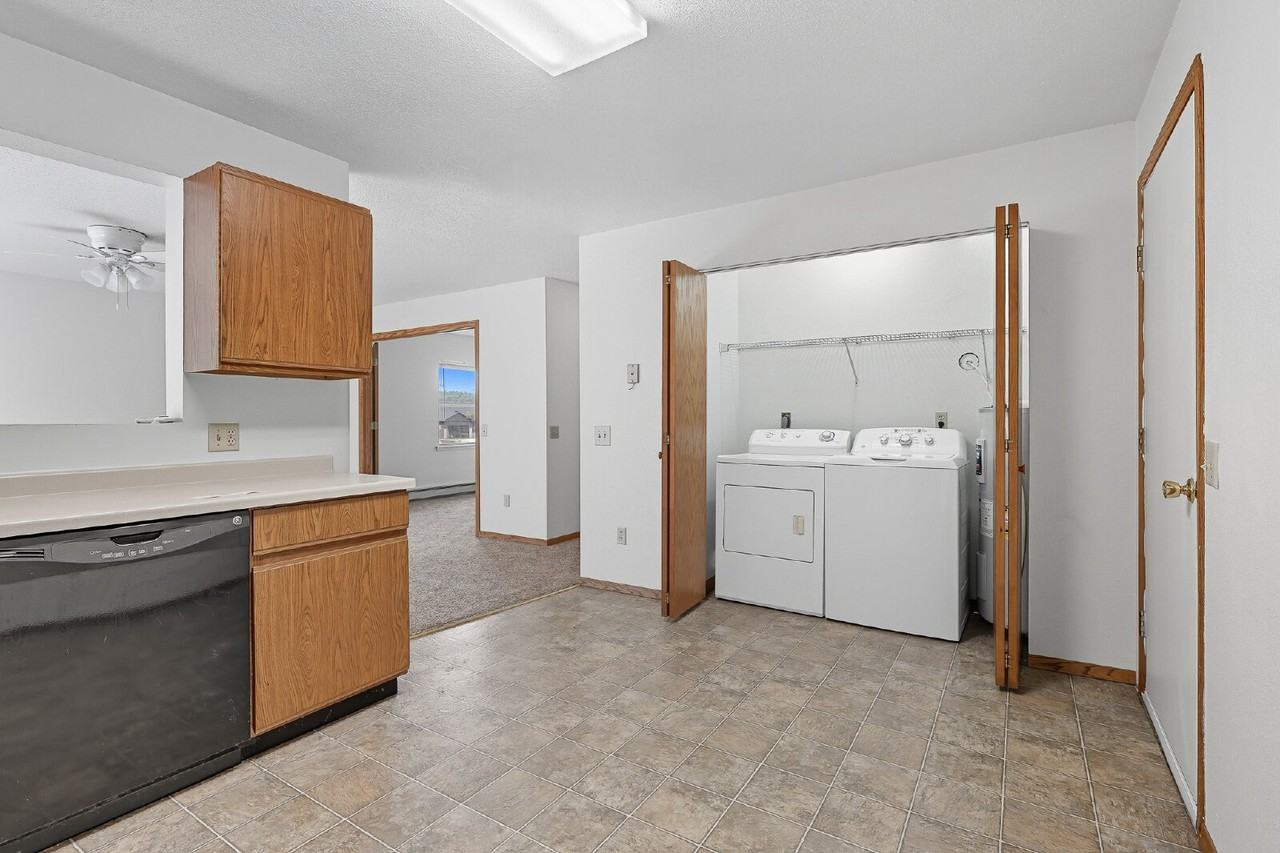 1409 River View Ave #B - Photo 6 of 29