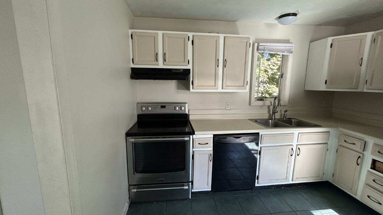 23A Brook St - Photo 2 of 14