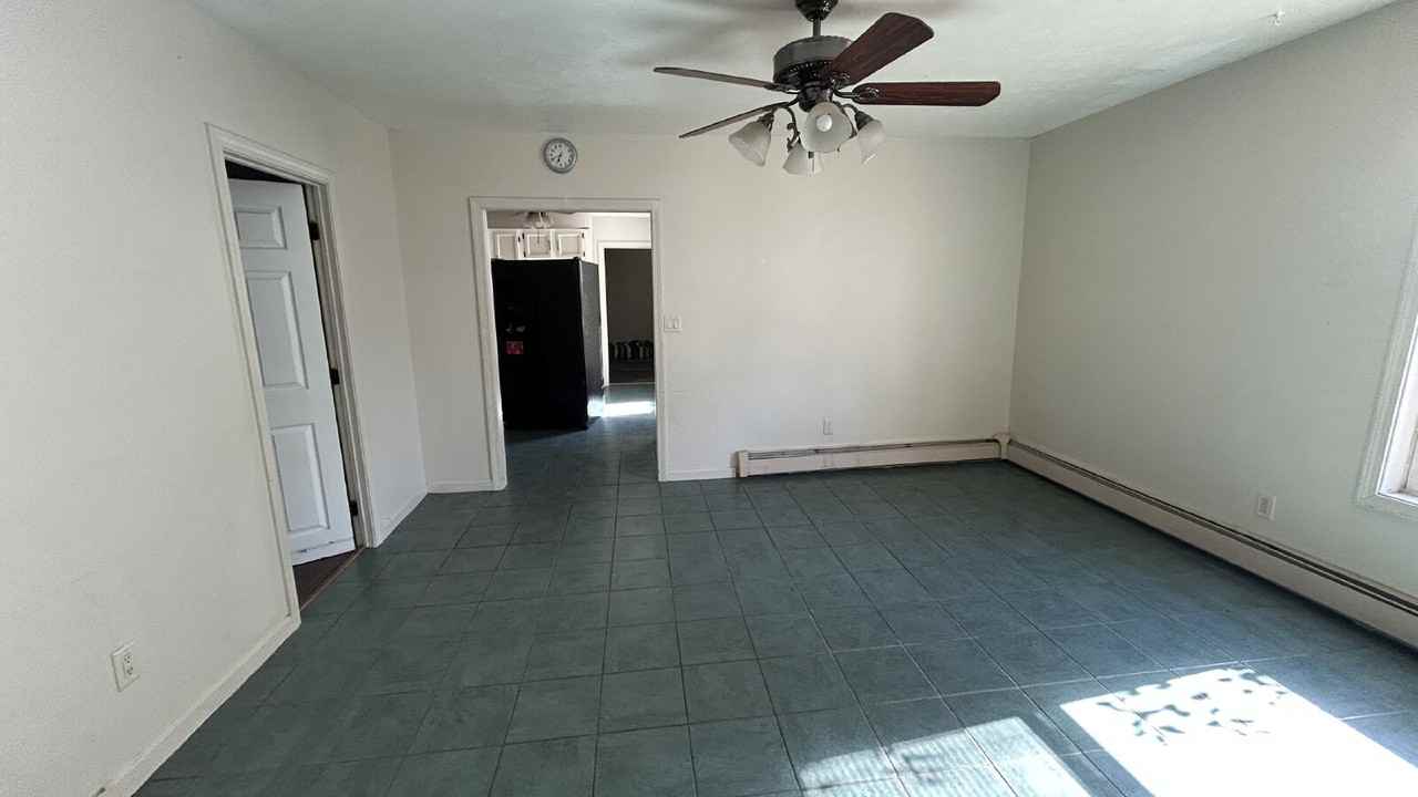 23A Brook St - Photo 4 of 14