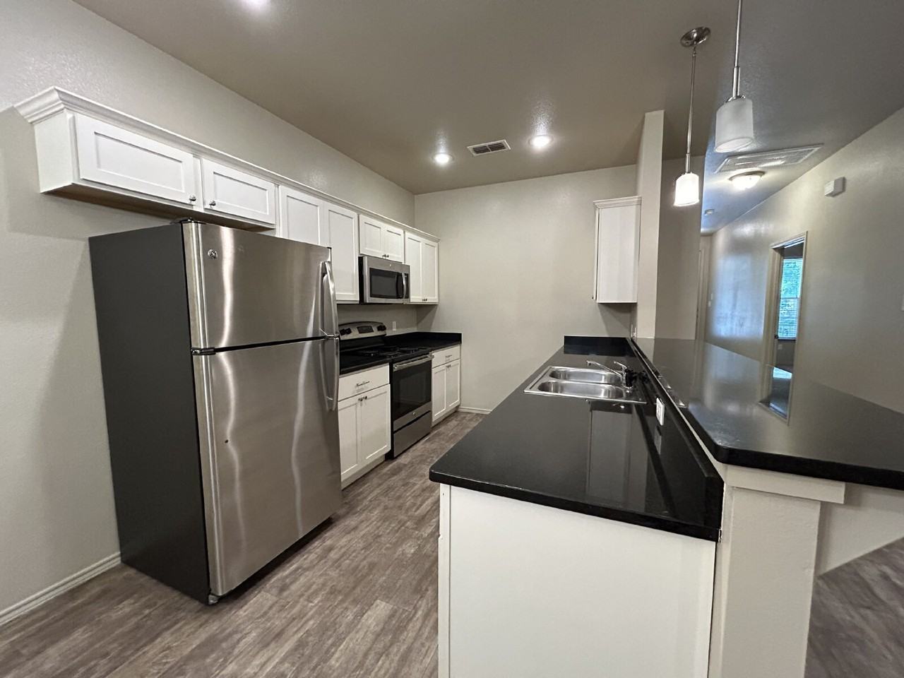 2134 10th St - Photo 4 of 11