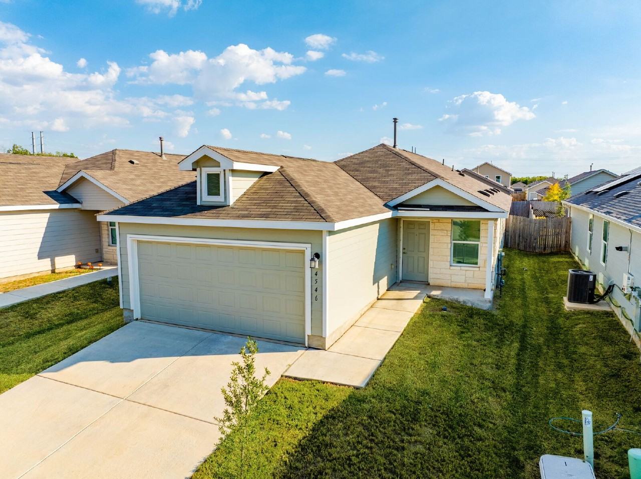 4546 Glades Way - Photo 3 of 38