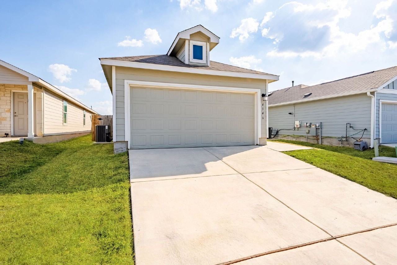 4546 Glades Way - Photo 4 of 38