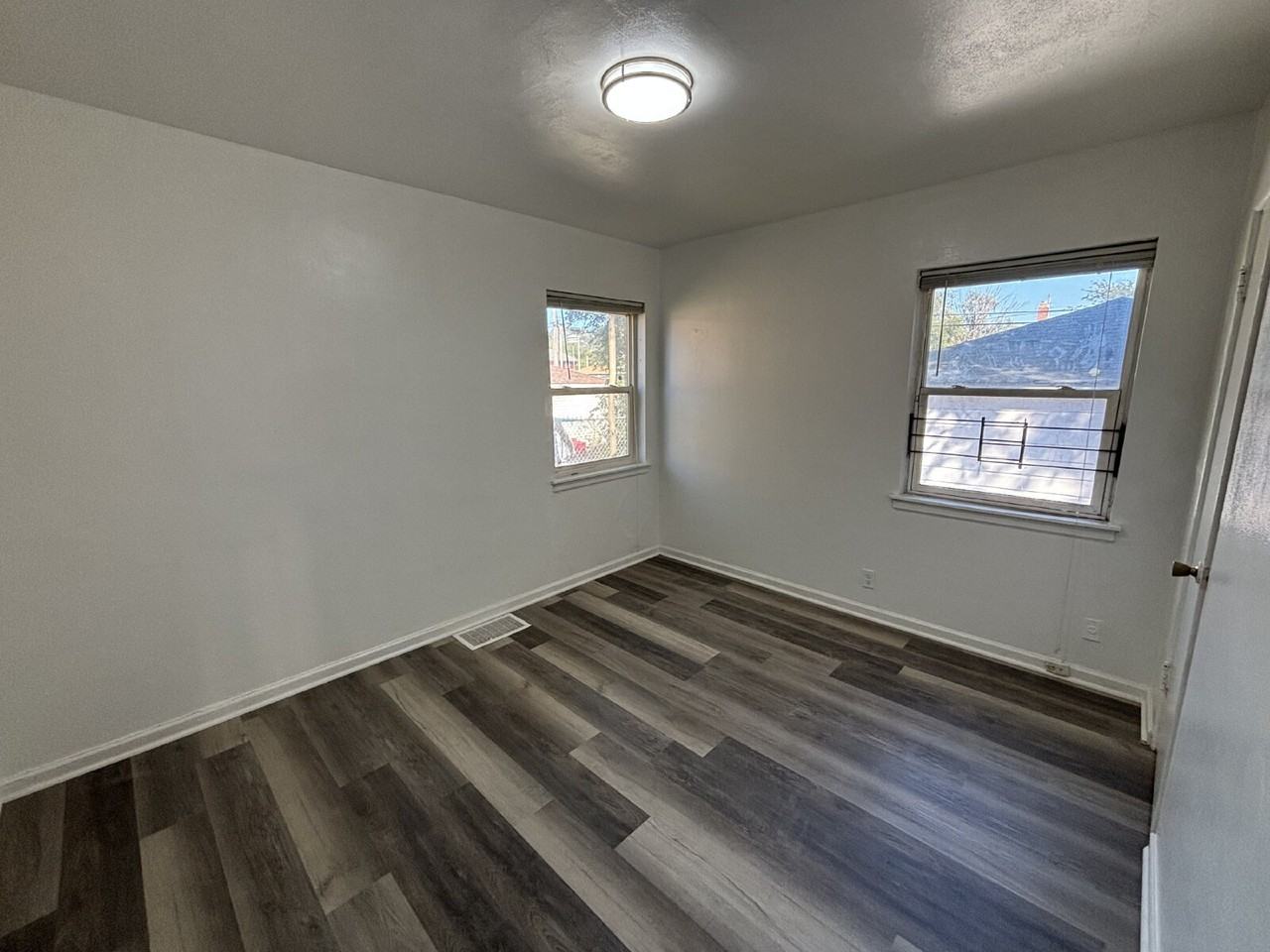 315 Waite St - Photo 5 of 12