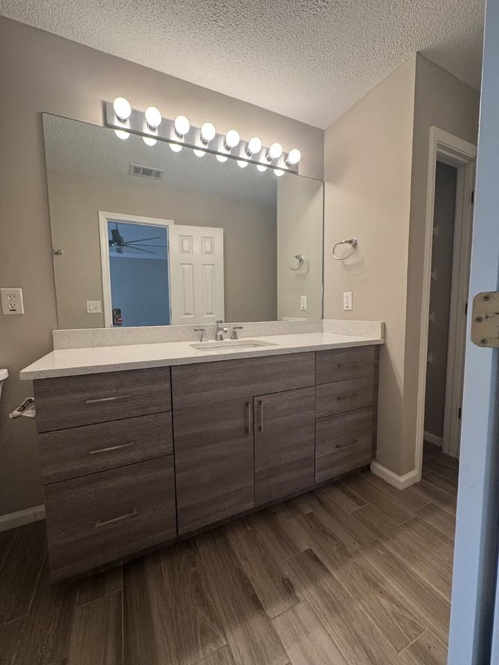 115 Lauren Way - Photo 3 of 6