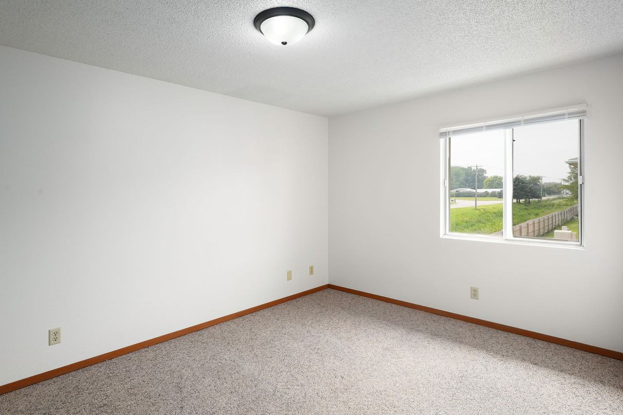 Lakeview Apartments - Photo 4 of 25