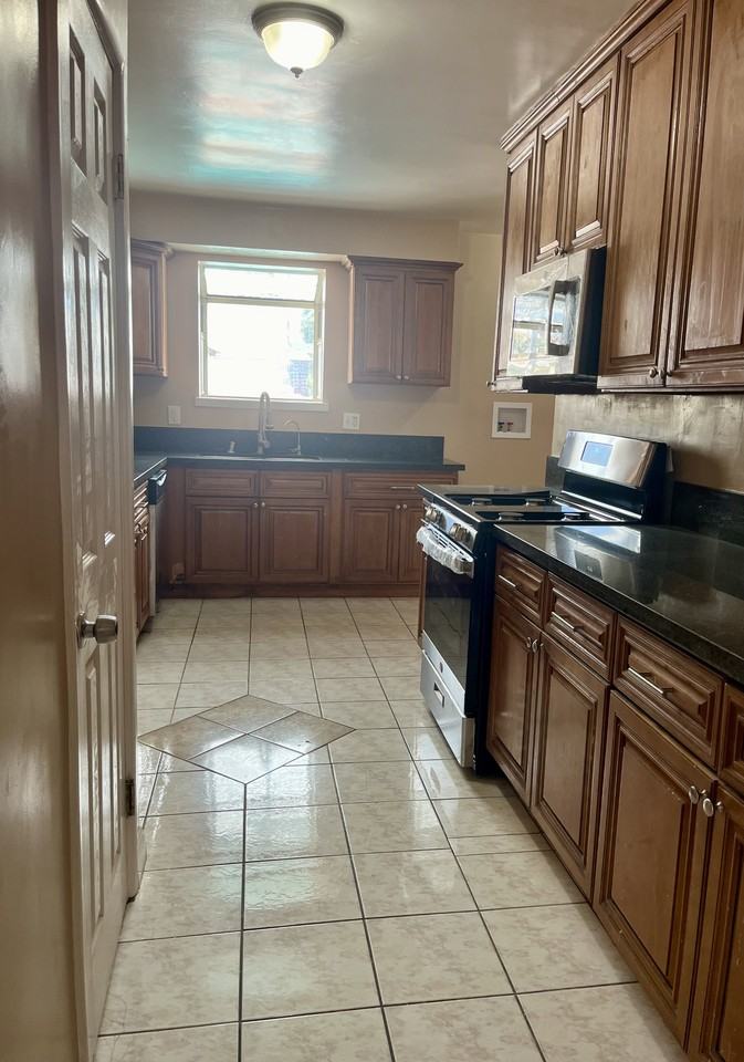 8246 Beeman Ave #NA - Photo 7 of 20