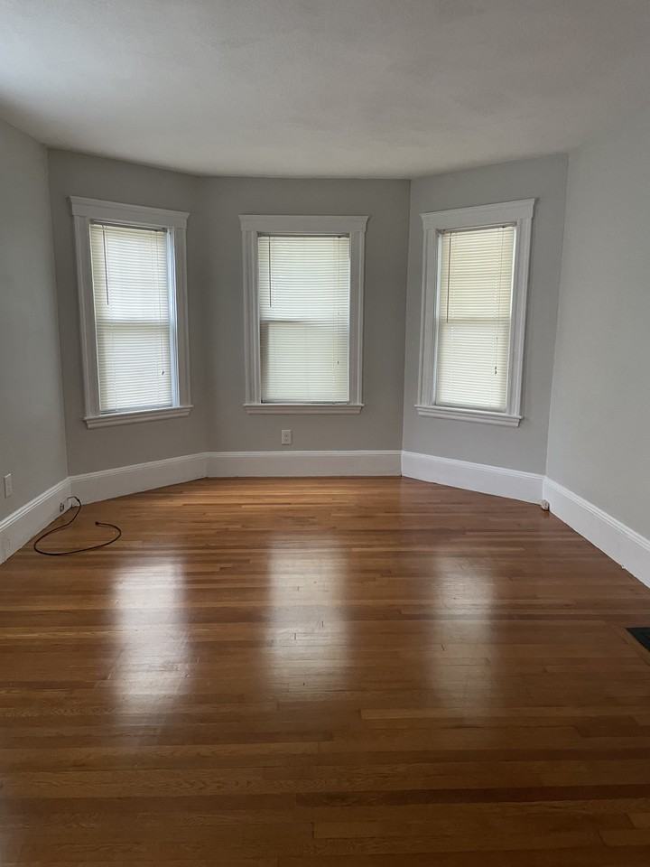 220 Hancock St #1 - Photo 3 of 8