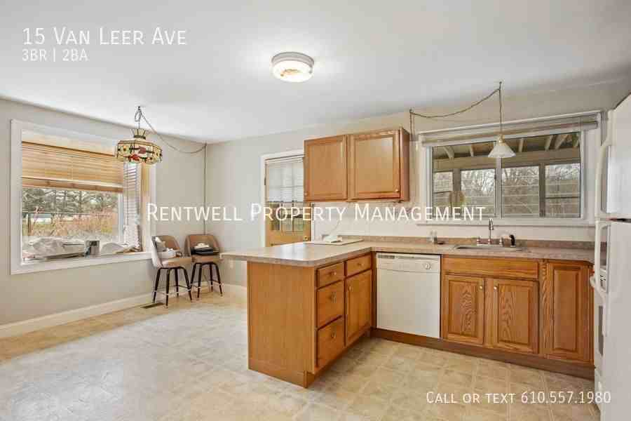 15 Van Leer Ave - Photo 5 of 16