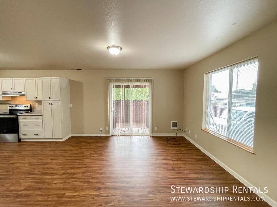 720 Deal St - Photo 3 of 23