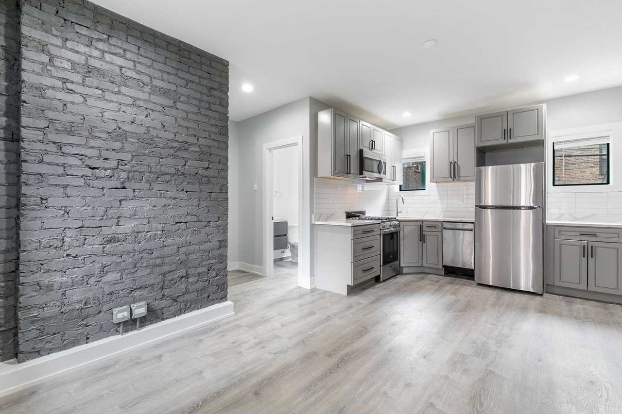 7738 N Eastlake Ter #2W - Photo 2 of 16