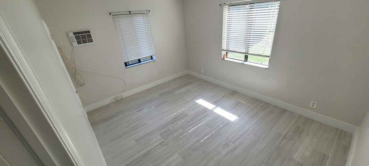 927 Ne 122nd St #NA - Photo 2 of 11