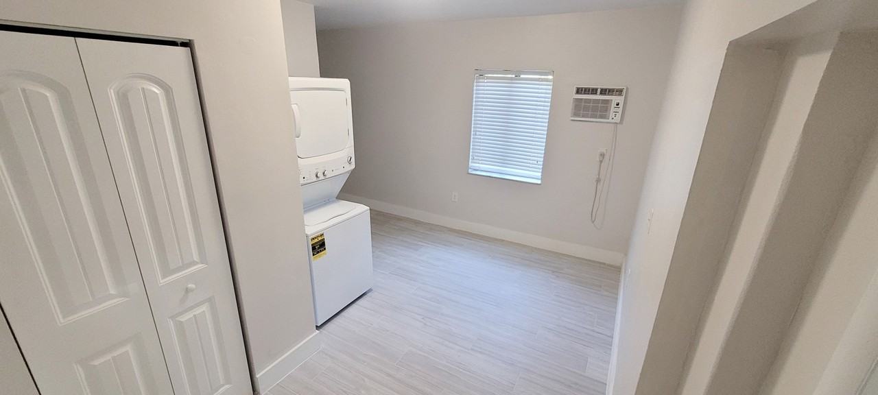 927 Ne 122nd St #NA - Photo 3 of 11