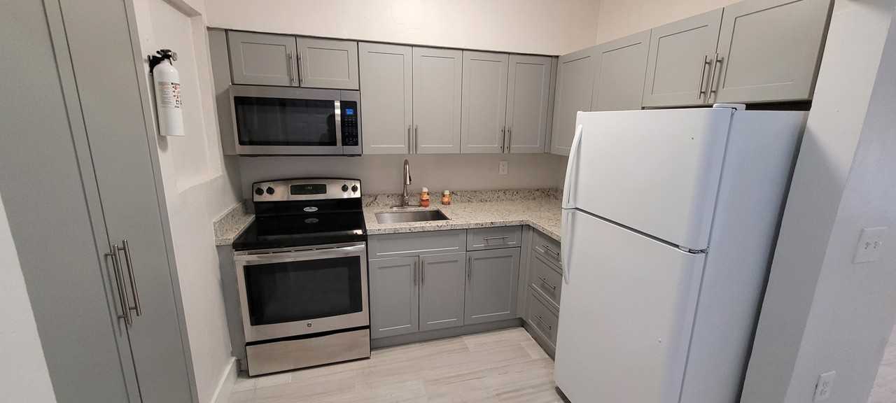 927 Ne 122nd St #NA - Photo 5 of 11