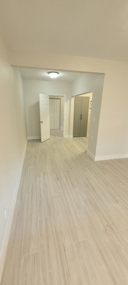 927 Ne 122nd St #NA - Photo 6 of 11