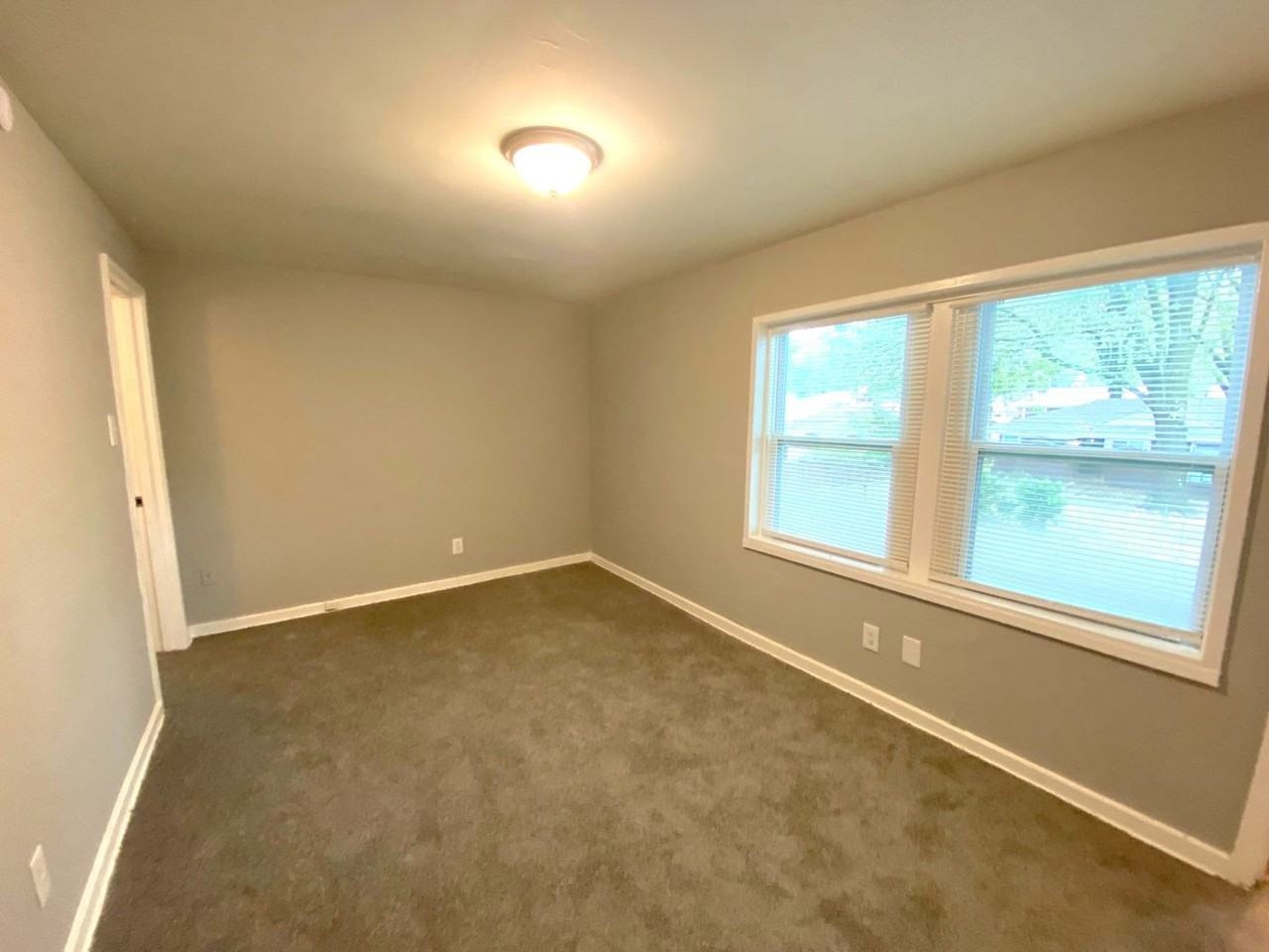 1295 Foxcroft Street - Photo 4 of 14