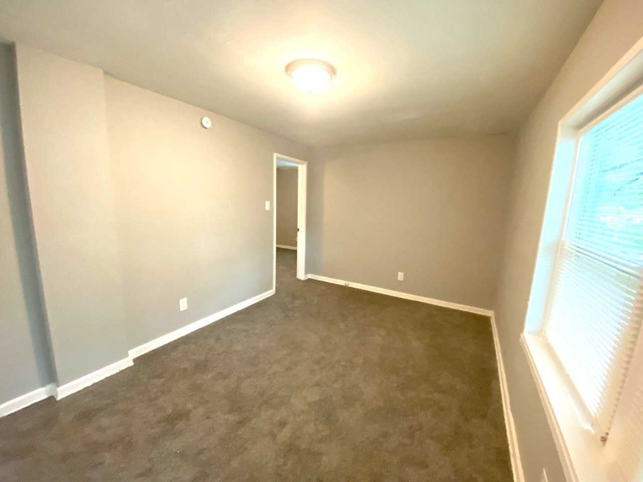 1295 Foxcroft Street - Photo 5 of 14