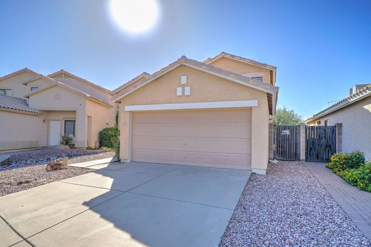 2147 East Robin Lane - Photo 2 of 32