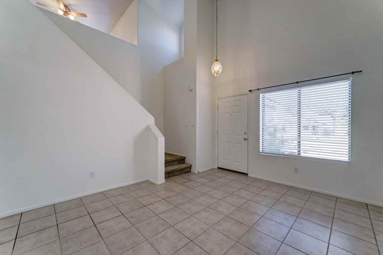 2147 East Robin Lane - Photo 5 of 32