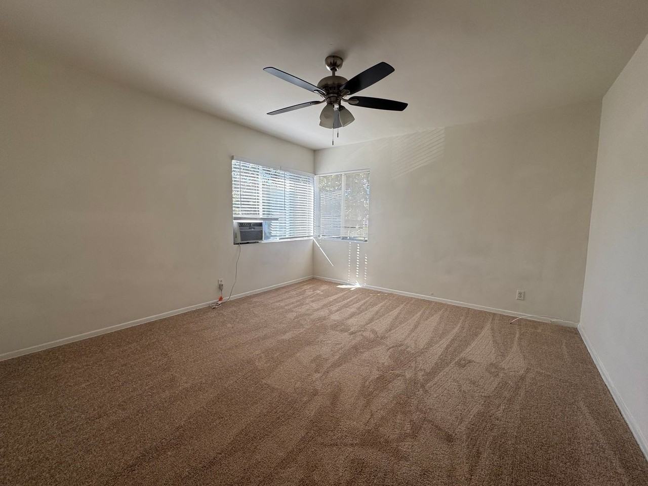 316 S Doheny Dr #4 - Photo 6 of 8